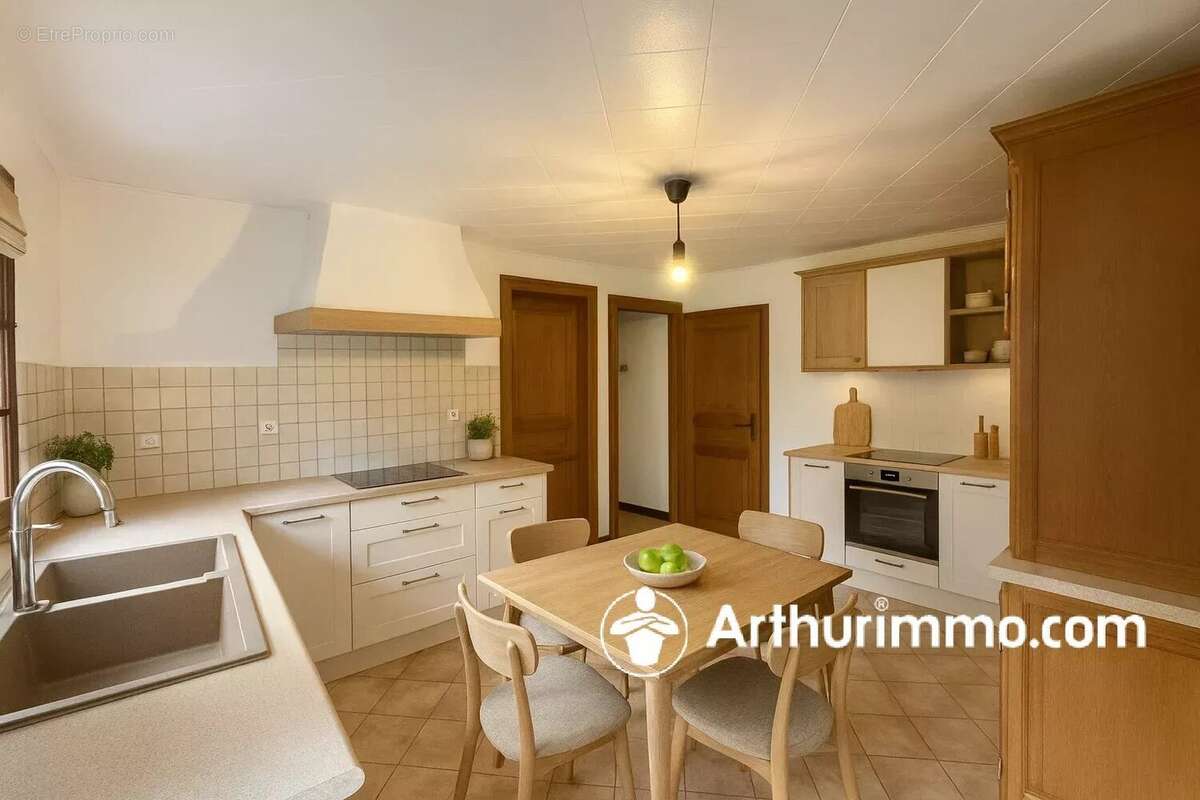 Maison à CHAVANNES-LES-GRANDS