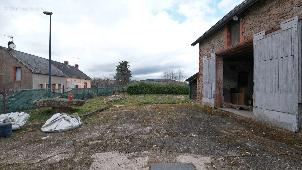 Maison à ROUSSILLON-EN-MORVAN