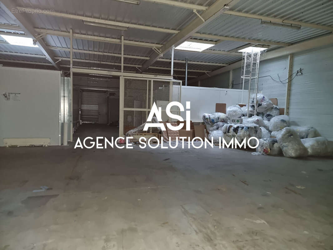 Commerce à VILLAINES-LA-JUHEL