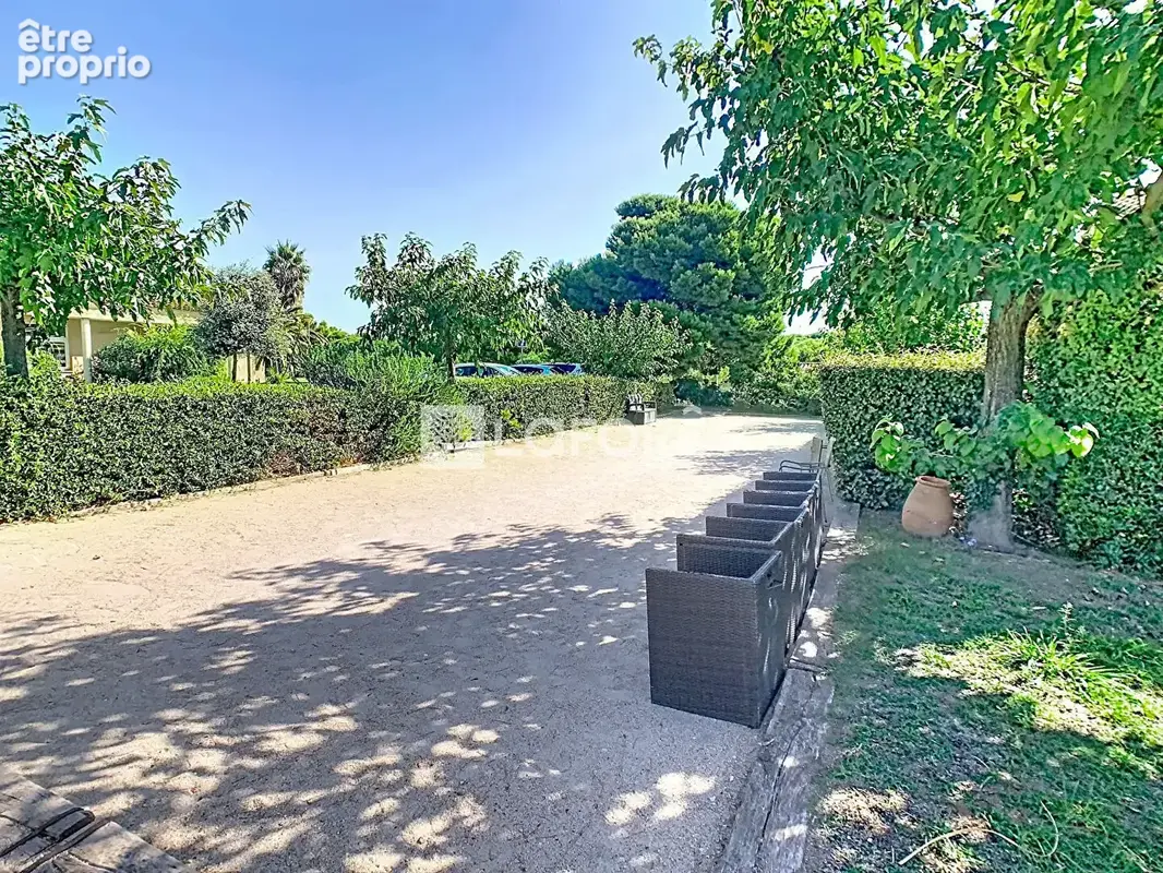 Carro t3 avec terrasse, jardin privatif et parking - photo 7