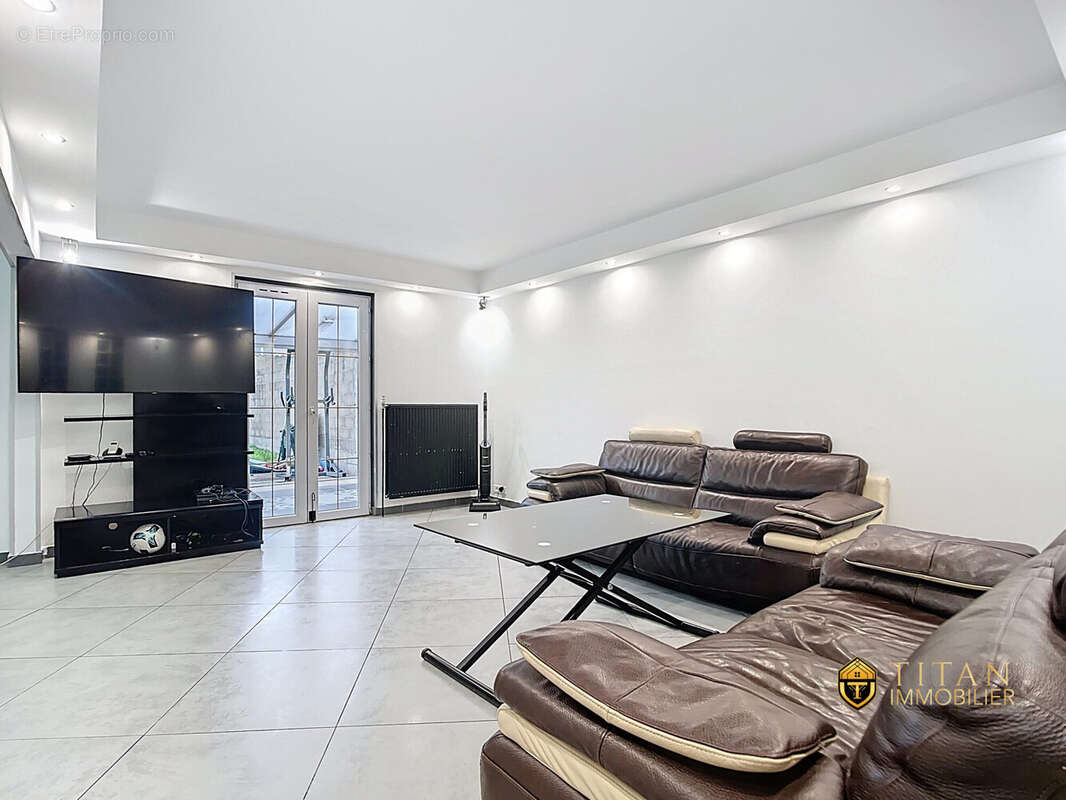  Maison semi-individuelle, 3 chambres, 2 bureaux, grarage, jardin sud, Gravelines Titan Immobilier - Maison à GRAVELINES