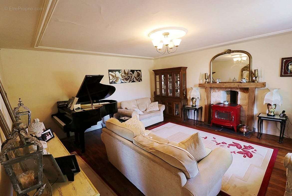 Maison à ORADOUR-SUR-VAYRES