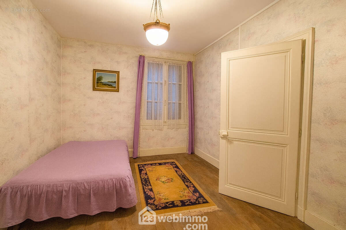 Une première chambre de 11 m², à la suite... - Maison à BRAINE