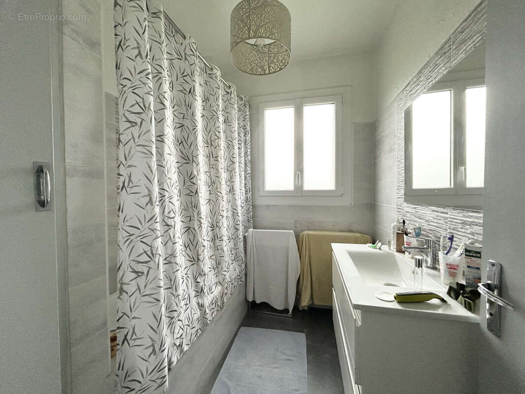 Maison à SAINT-PANTALEON-DE-LARCHE