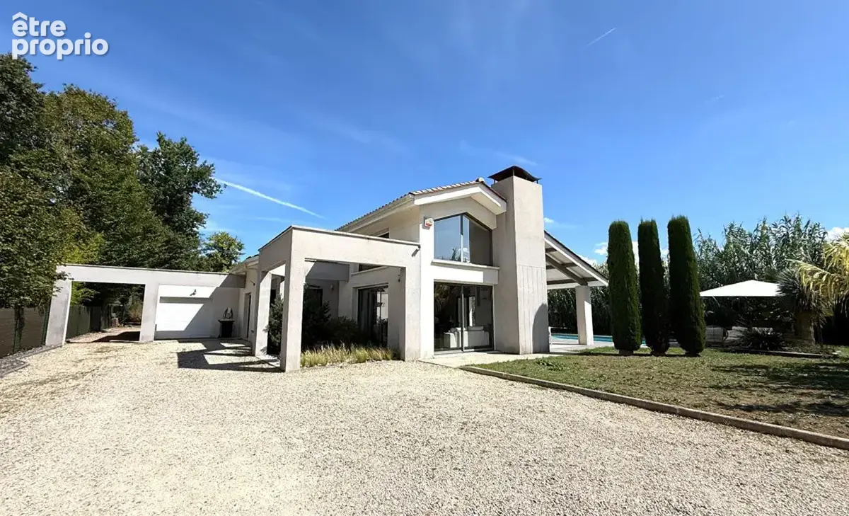 Maison à FLEAC
