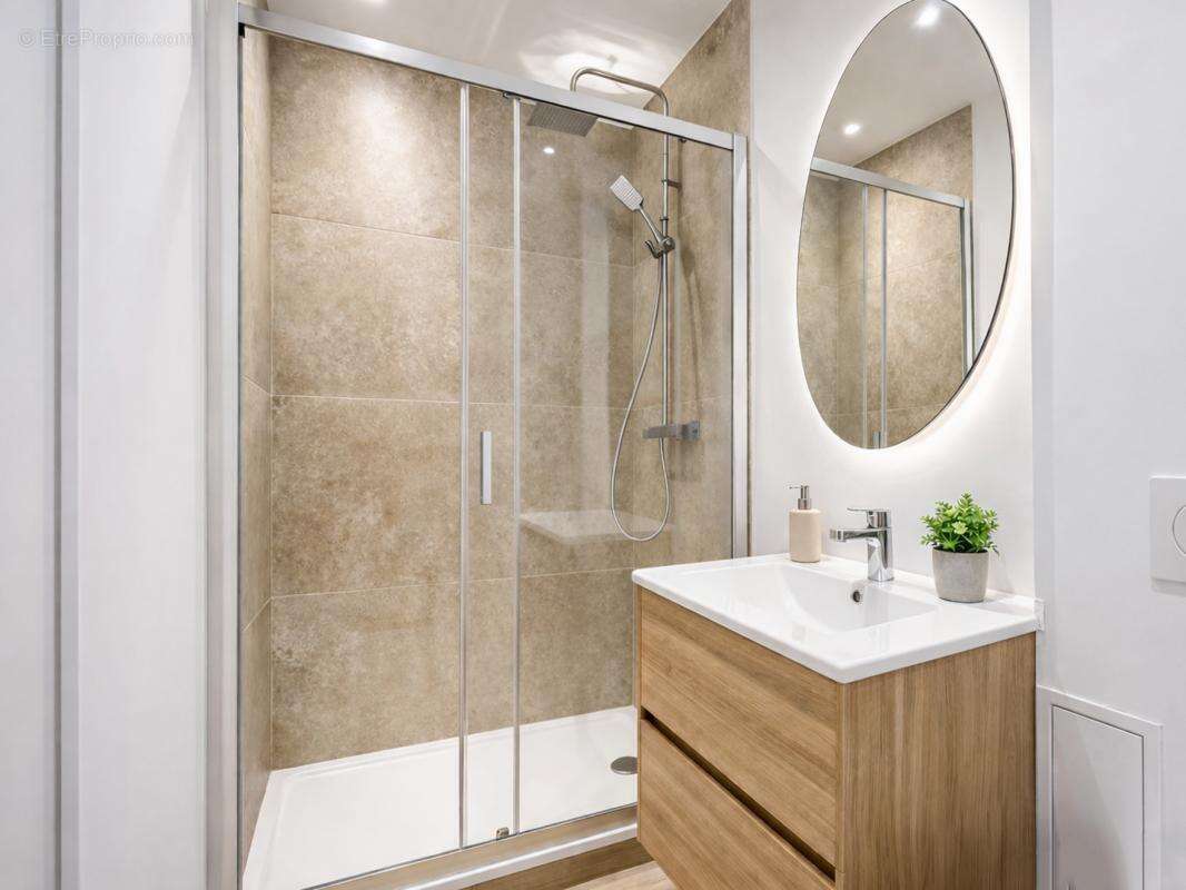 Appartement à MARSEILLE-1E