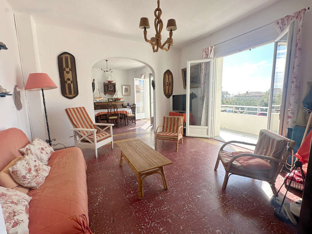 Appartement à MAUGUIO