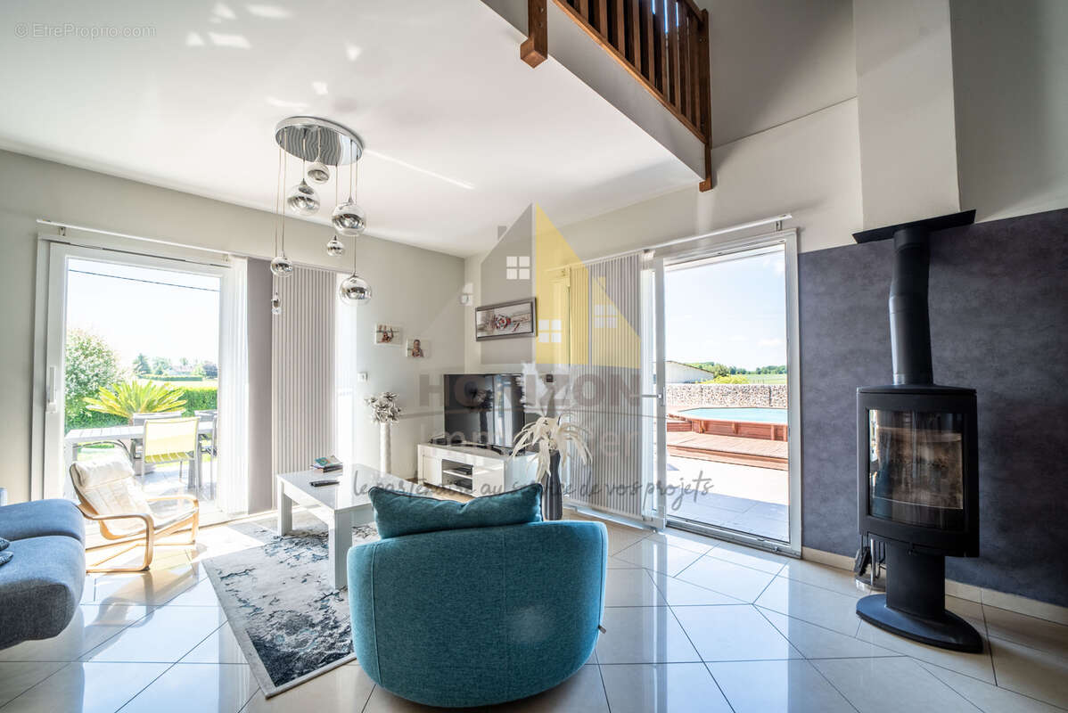 Maison à COMMENAILLES