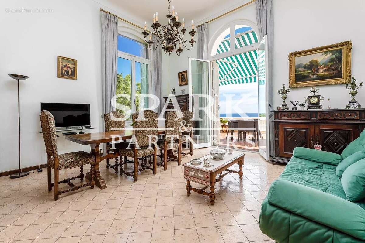Appartement à ROQUEBRUNE-CAP-MARTIN
