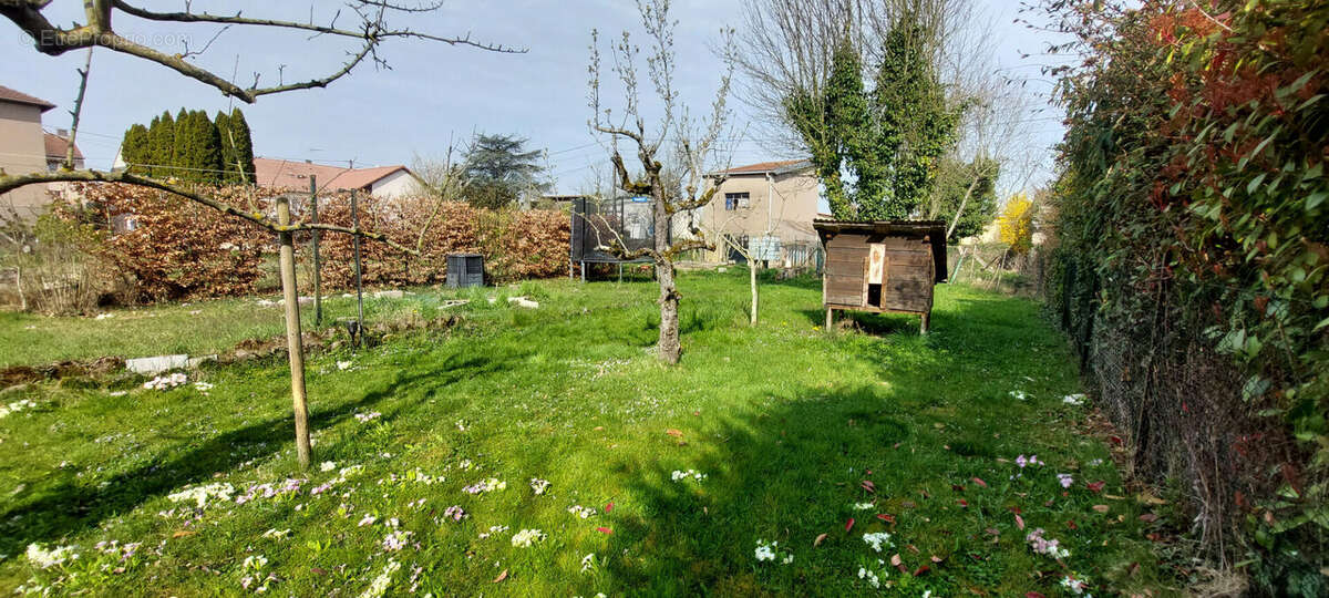 Terrain à CONFLANS-EN-JARNISY