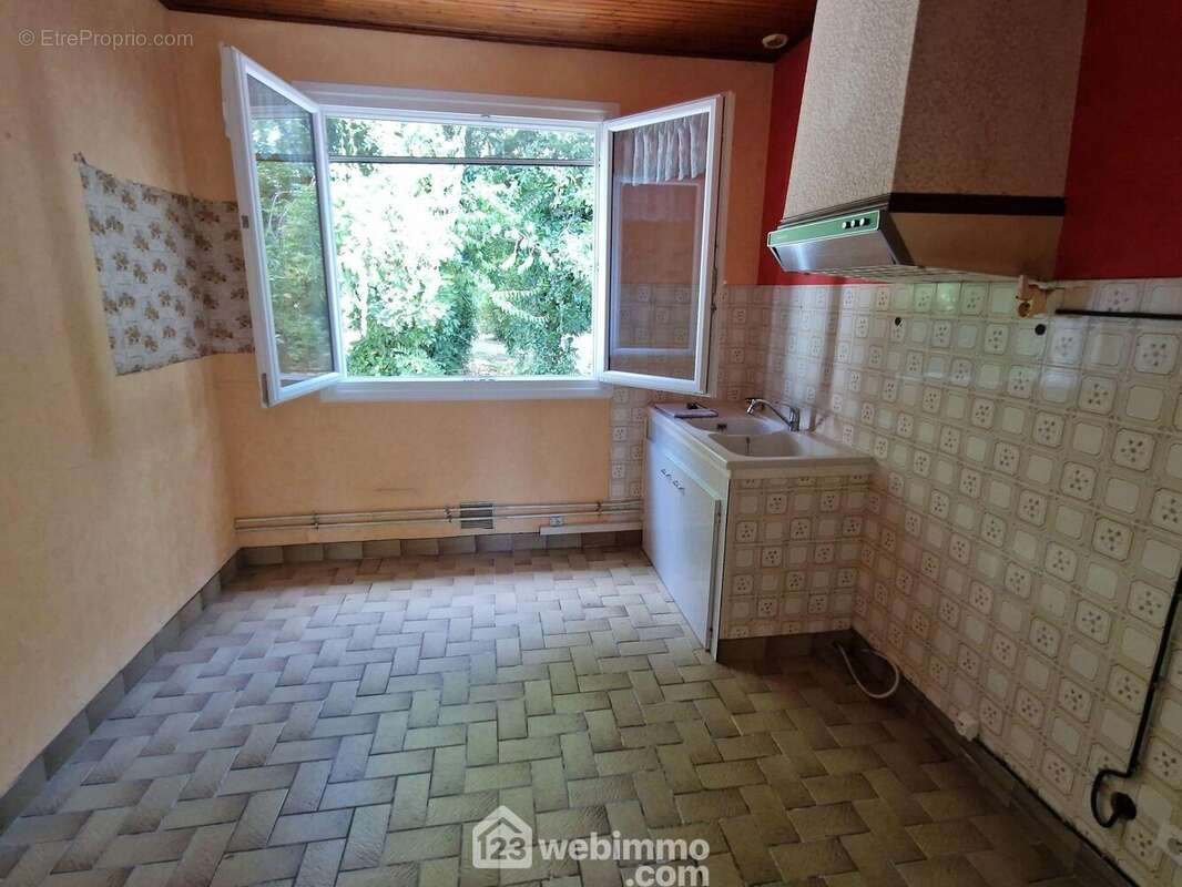 Maison 75 m² à Saint-Georges-De-Pointindoux  - photo 8
