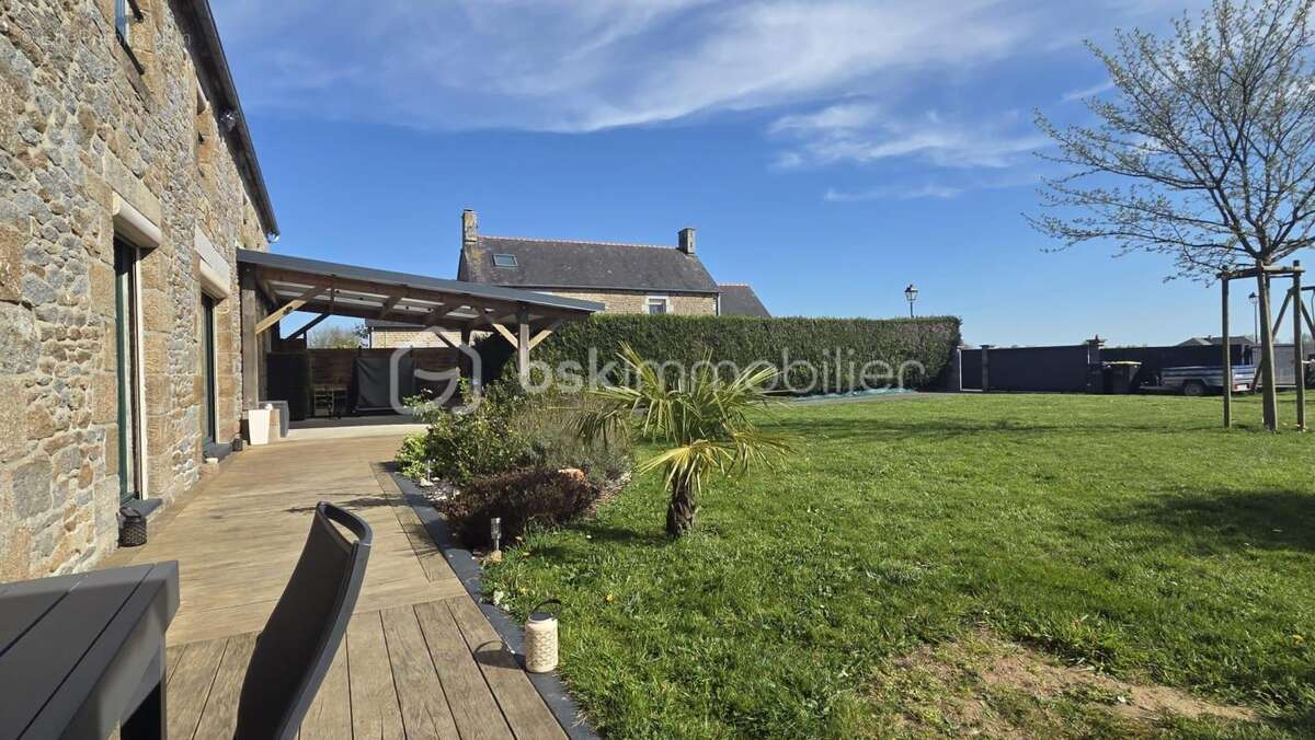 Maison à MONTOURS