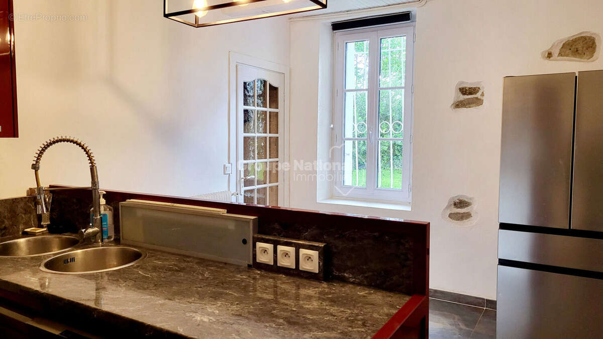 Maison à SAINT-MARCEL-DE-CAREIRET