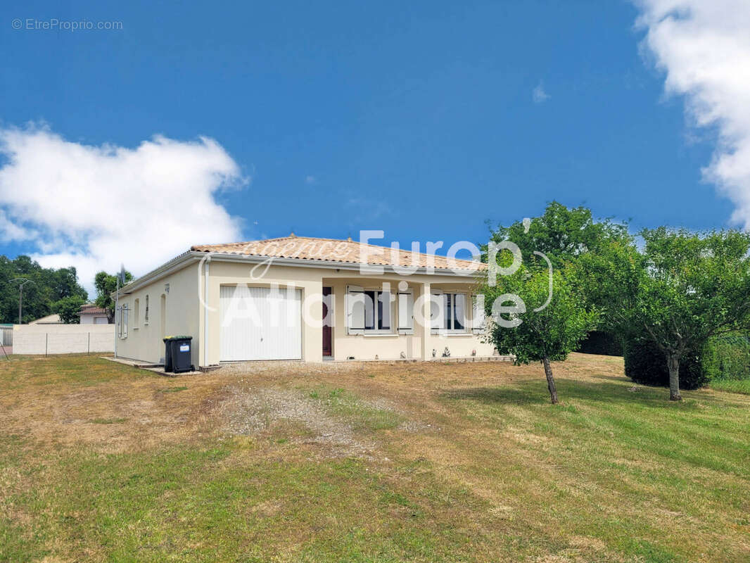 Maison à LES MATHES