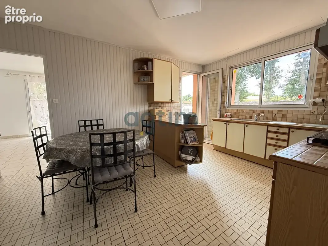 MONTAIGU-VENDEE, plain pied 133m2 hab, 3 ch, bureau, garage, dépendance, 803m2 terrain - photo 6