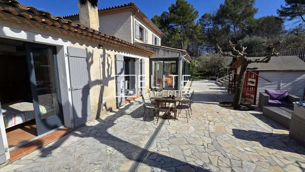 Maison à MOUANS-SARTOUX