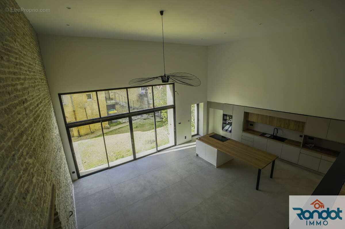 Maison à VILLECOMTE