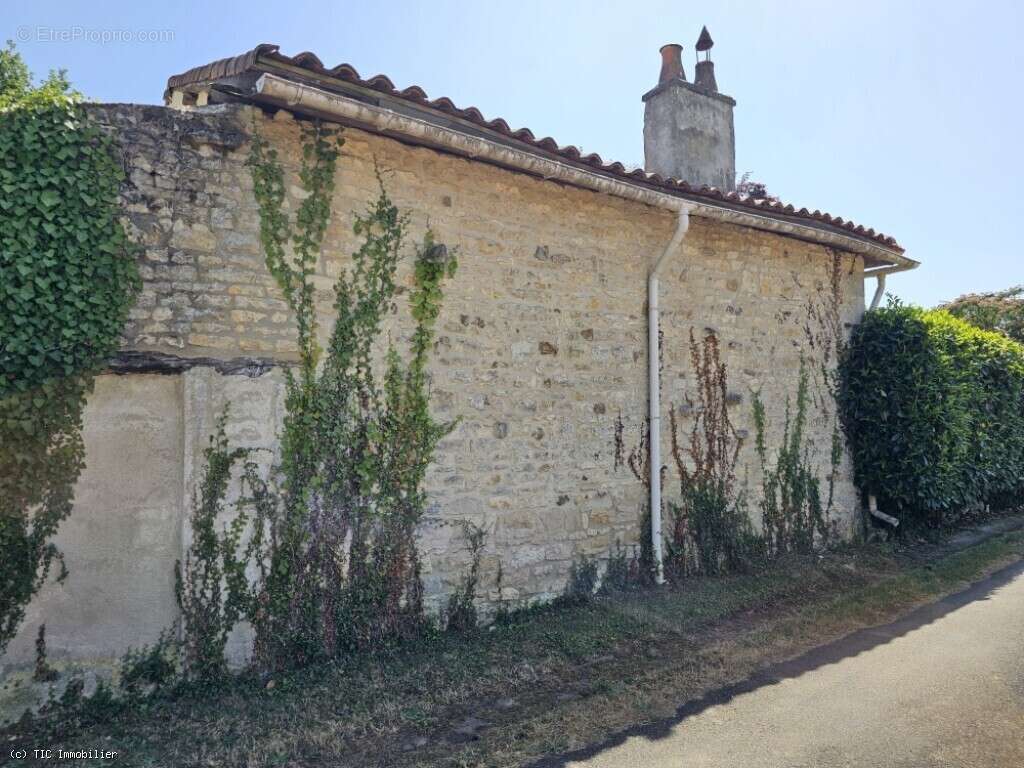 Maison à CHAMPAGNE-MOUTON