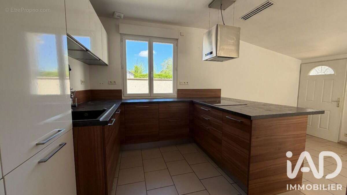 Maison 75 m² à Ambares-Et-Lagrave  - photo 2