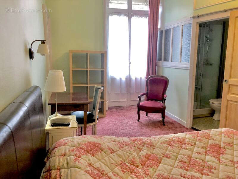 Commerce à BOURBON-L'ARCHAMBAULT