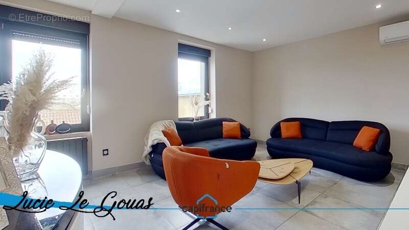 Appartement T6 de 132m² parking, terrasse et cour et local professionnel - photo 2