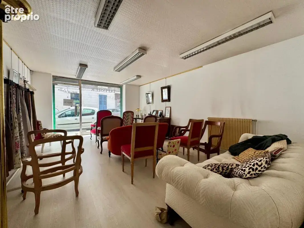 117 M² de Murs Commerce À Vendre - photo 2