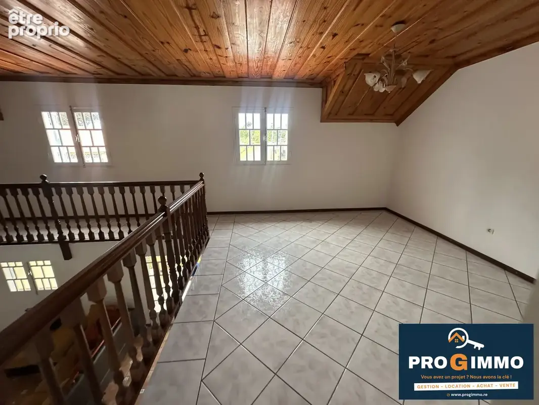Maison 135 m² à Saint-Benoit  - photo 8