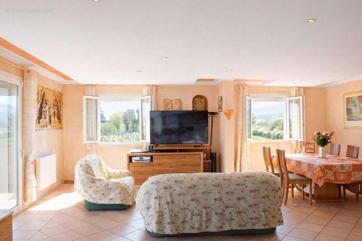 Photo 8 - Maison à PRISSE