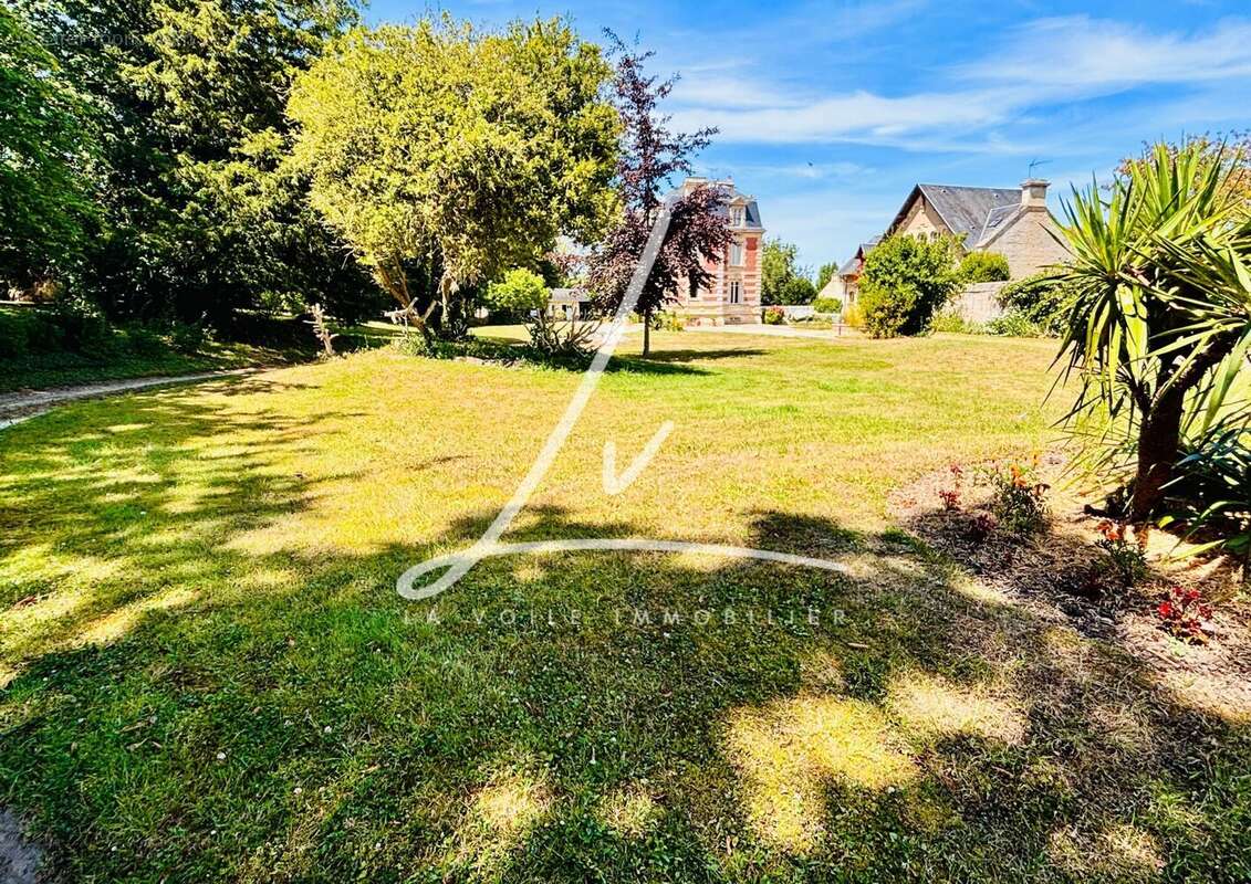 Maison 480 m² à Douvres-La-Delivrande  - photo 3