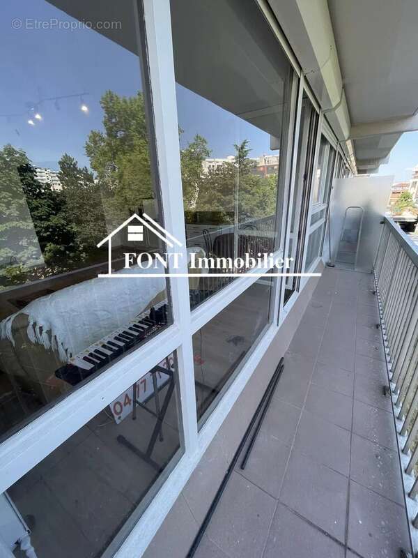Saint-Etienne - T2 de 52 m² rénové avec goût – Garage, cave, balcons - photo 8