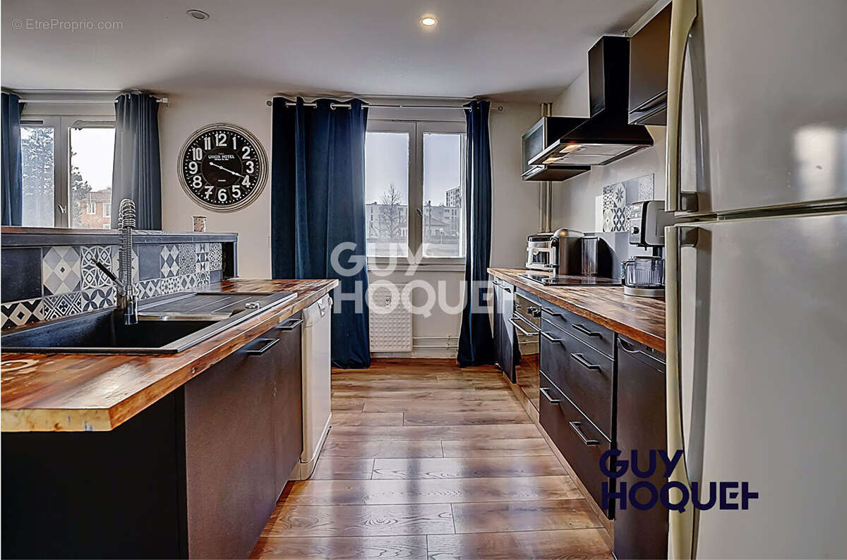Appartement à DECINES-CHARPIEU