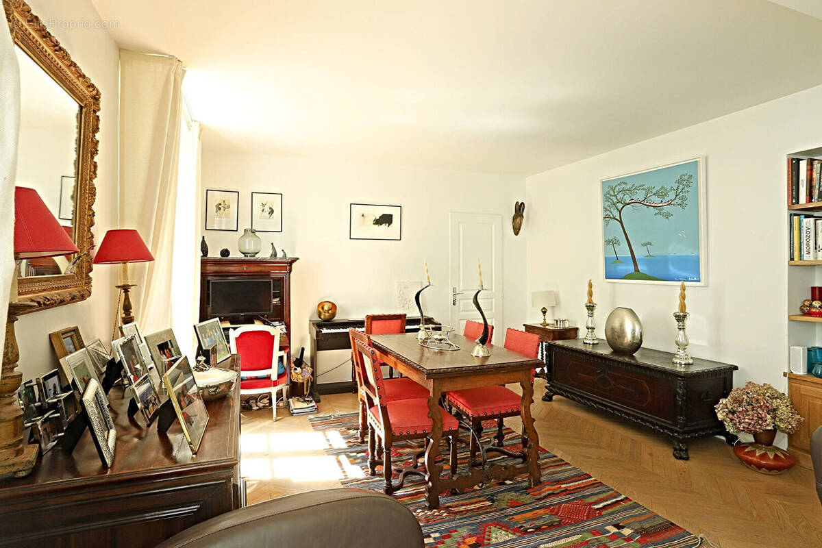 Appartement à PARIS-7E