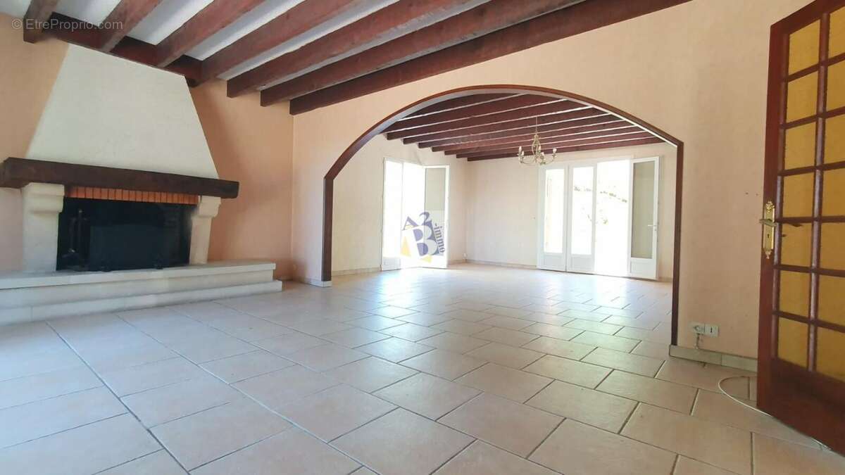 Maison à PUYMOYEN