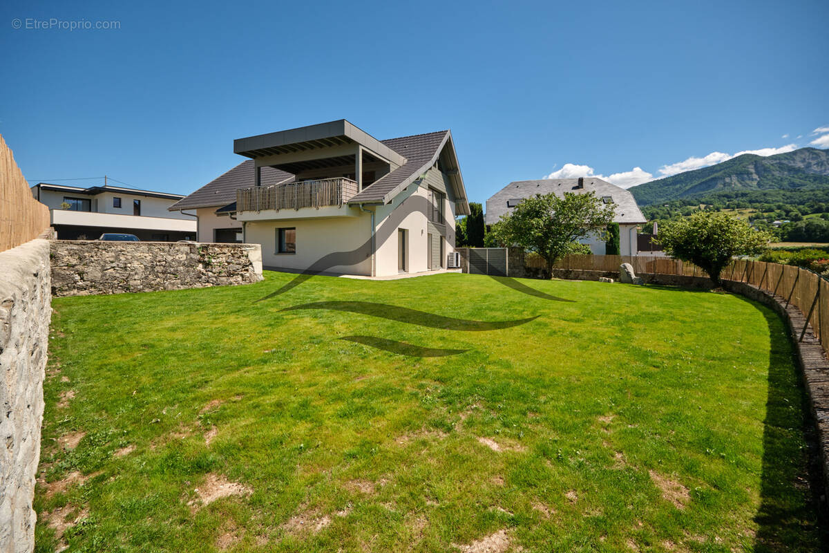 Maison à MONTAGNOLE