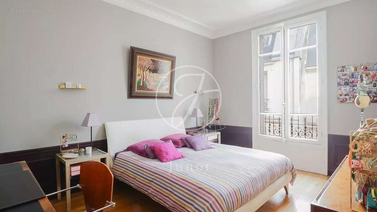 Appartement à PARIS-7E