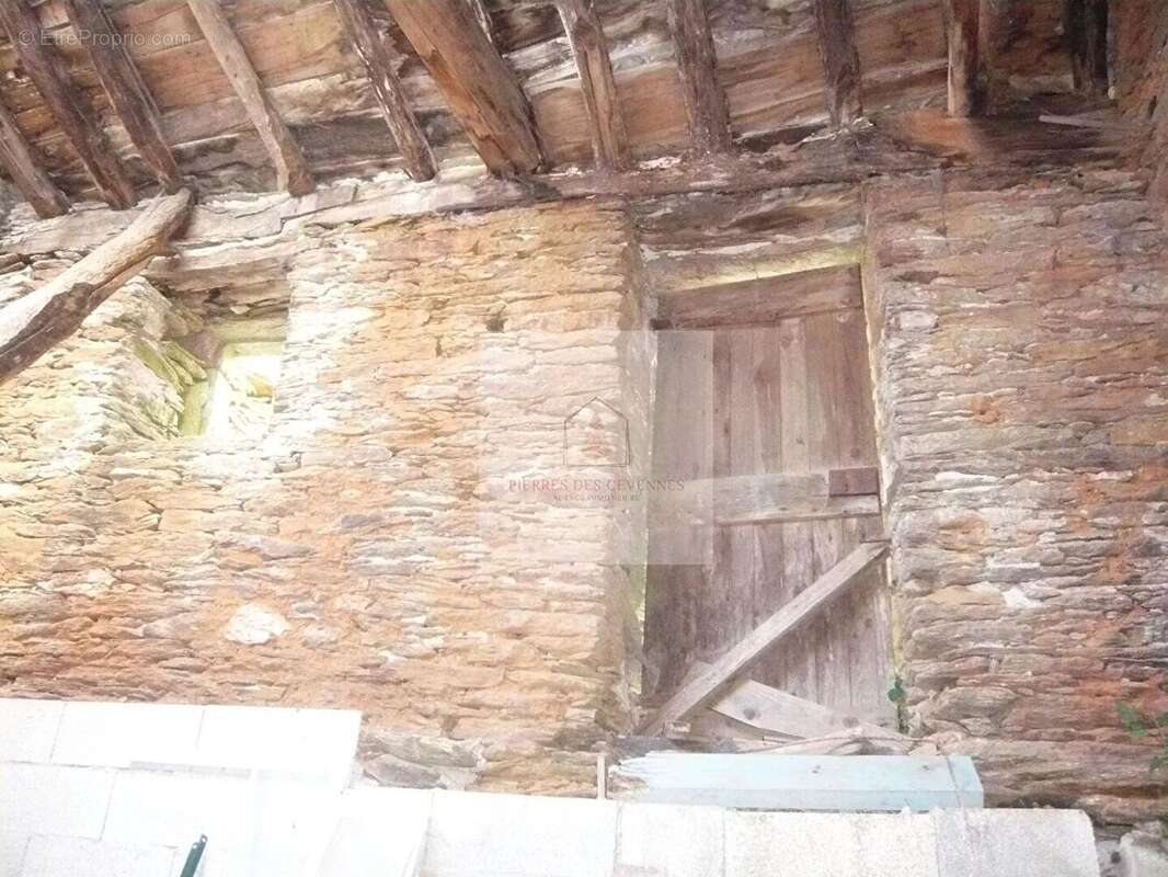 Maison à LE COLLET-DE-DEZE