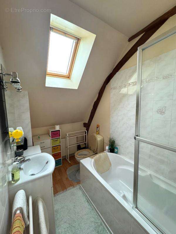 Maison à NOYEN-SUR-SARTHE