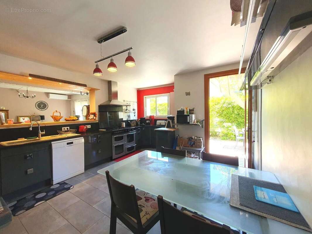 Maison à L'ISLE-SUR-LA-SORGUE