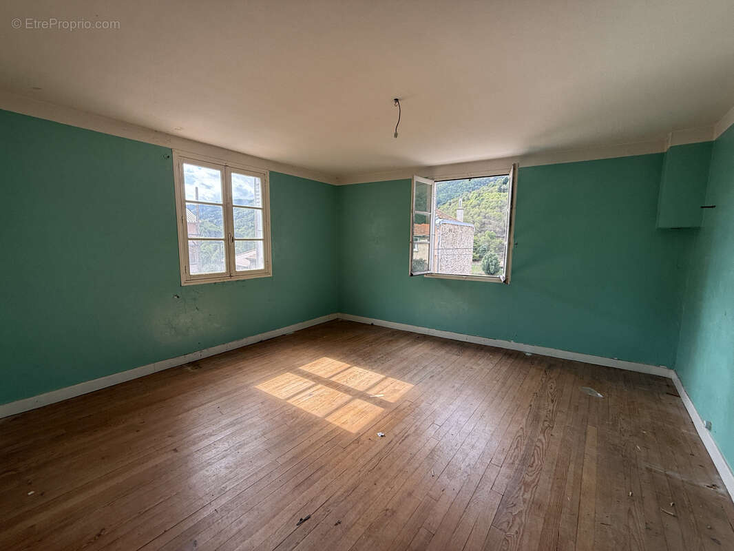 Maison à SAINT-JULIEN-VOCANCE