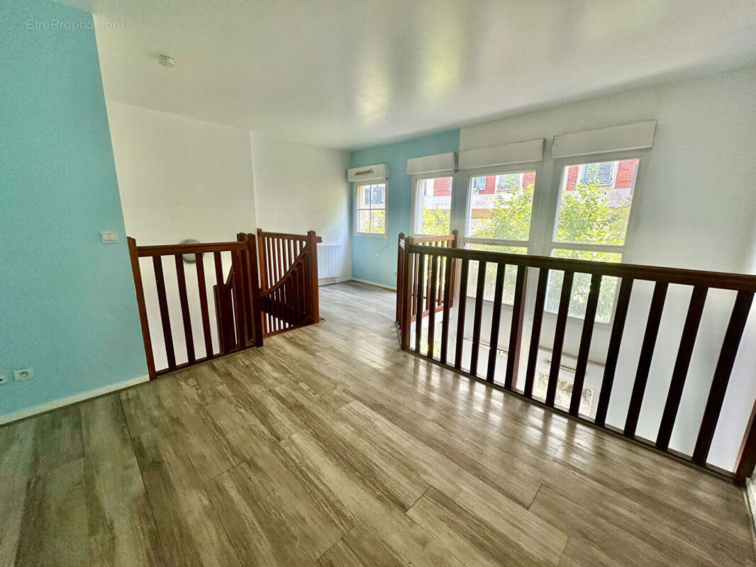 Appartement à LES PAVILLONS-SOUS-BOIS