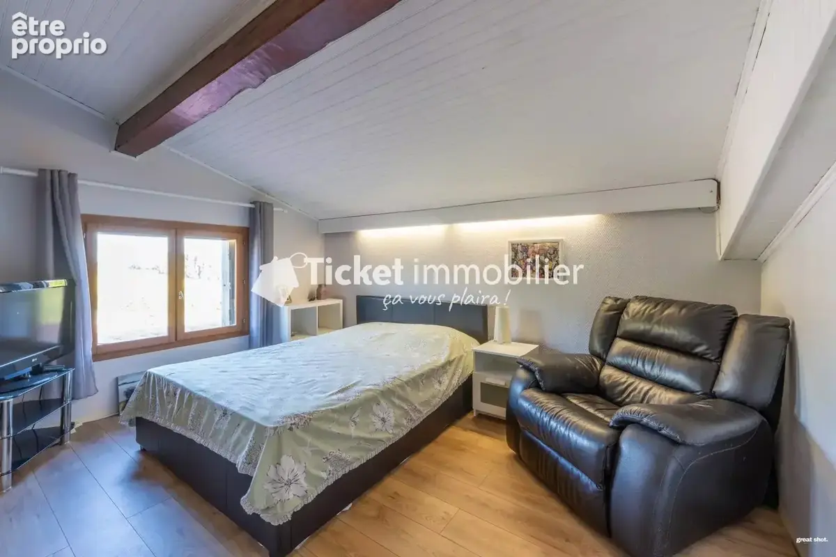 THIL - Maison T5 de 226m2 avec piscine, terrain de 9000m2 et dépendance à rénover - photo 10