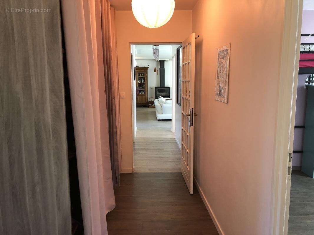 Maison à SAINT-LAURENT-DE-LA-PREE