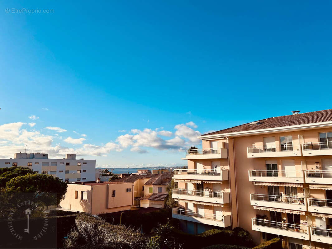 Appartement à SAINT-LAURENT-DU-VAR