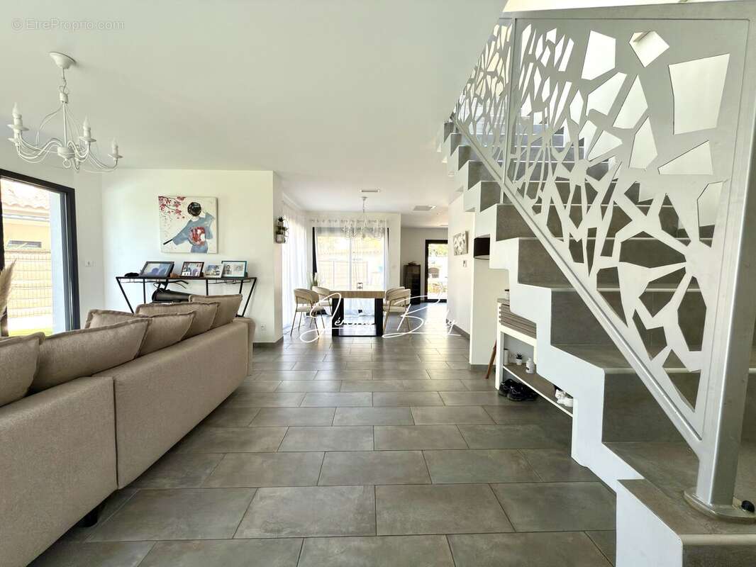 Maison à SAINT-ESTEVE