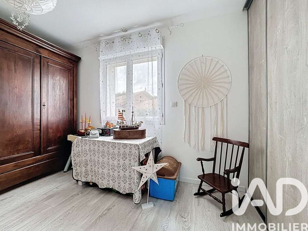 Maison 81 m² à Saint-Vidal  - photo 9