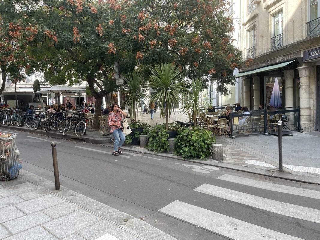 Autre à PARIS-2E