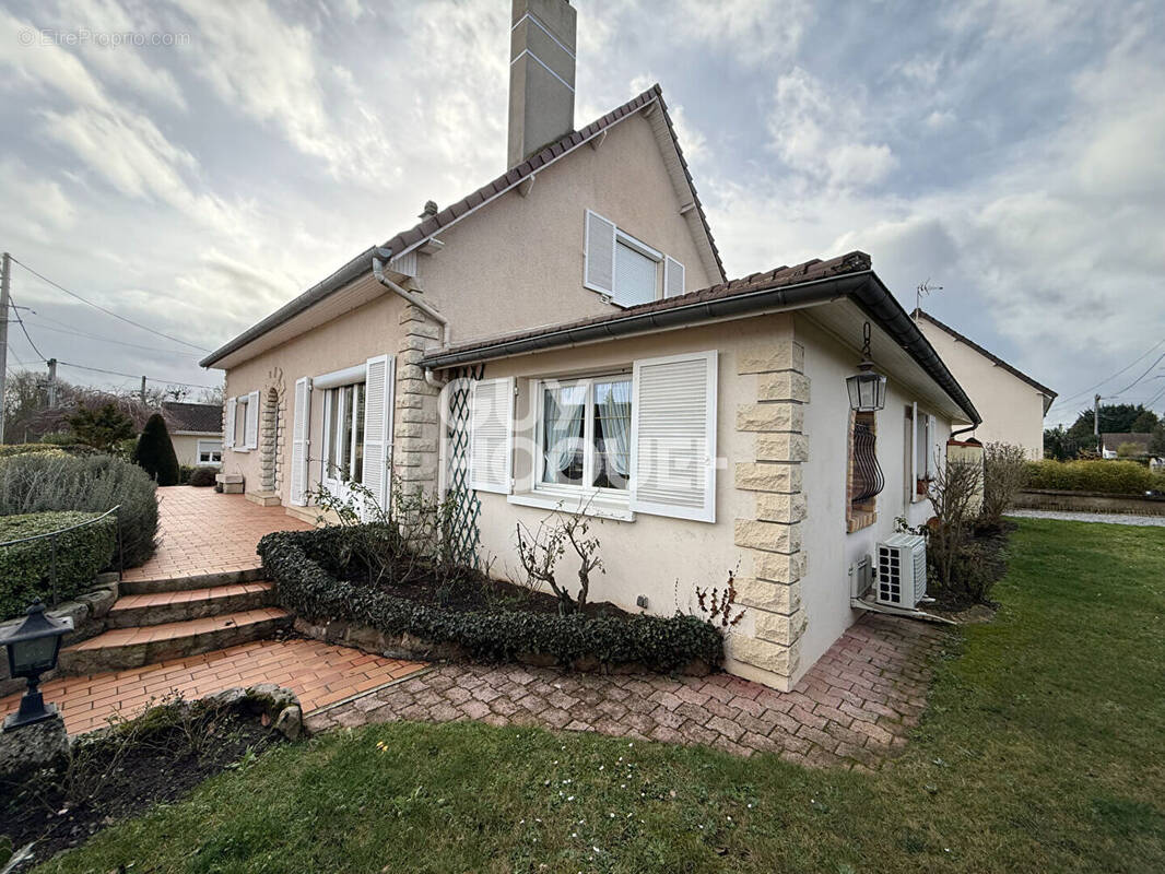 Maison à CHEVRIERES