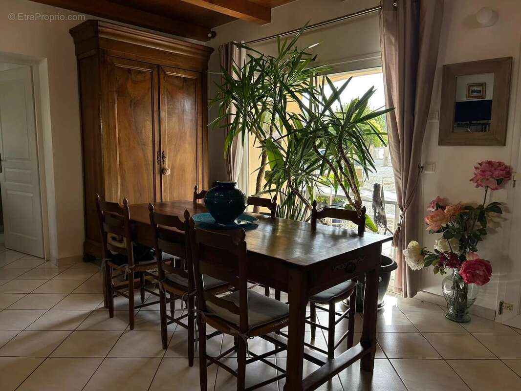 Maison familiale avec piscine et grand jardin arboré - photo 3