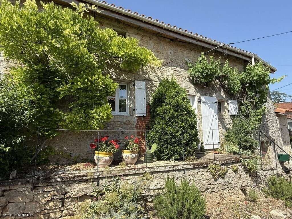 Maison à NANTEUIL-EN-VALLEE