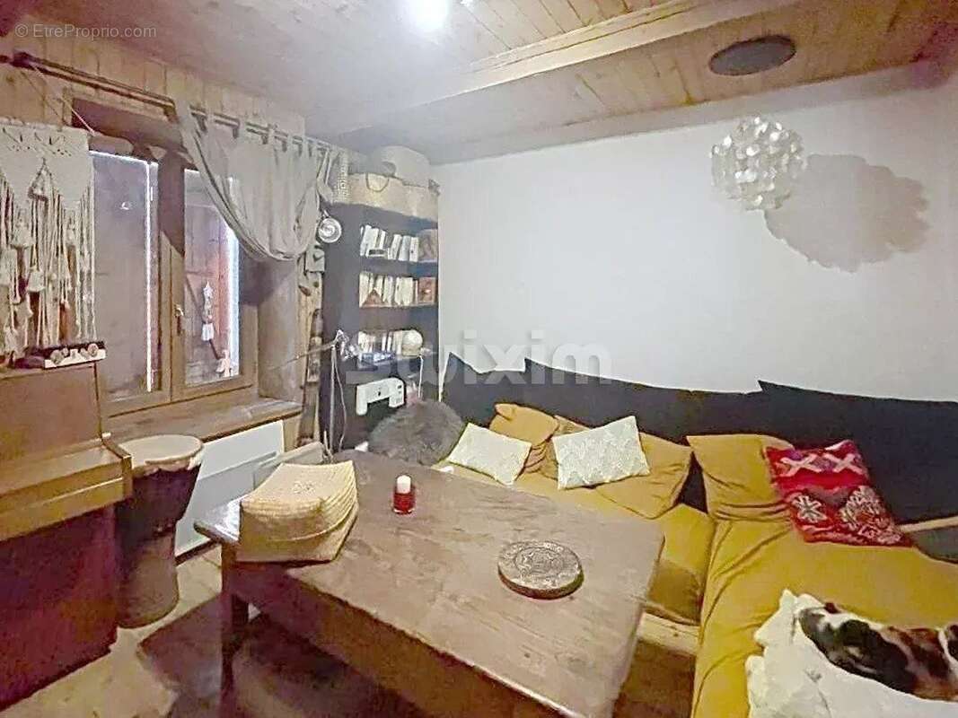 LES HOUCHES, À DEUX PAS DE SERVOZ – Maison de village avec potentiel d'aménagement et revenus locatifs - photo 4